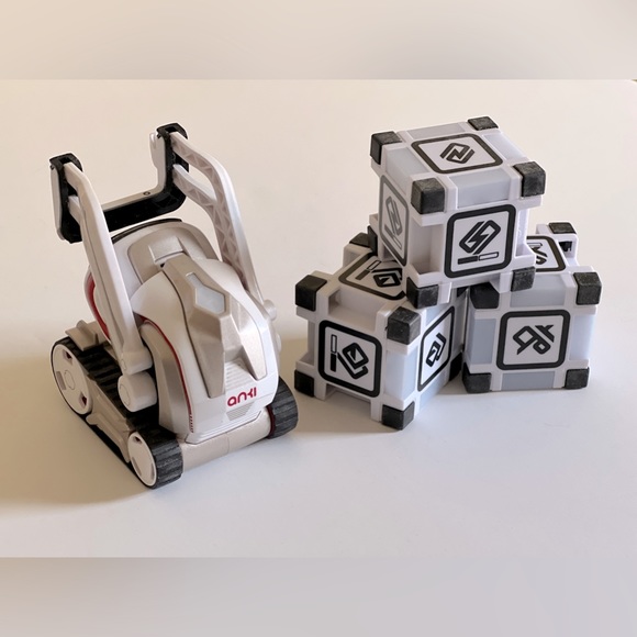 Perfect condition, works great. It comes with its three cubes, and charger. - Picture 1 of 3